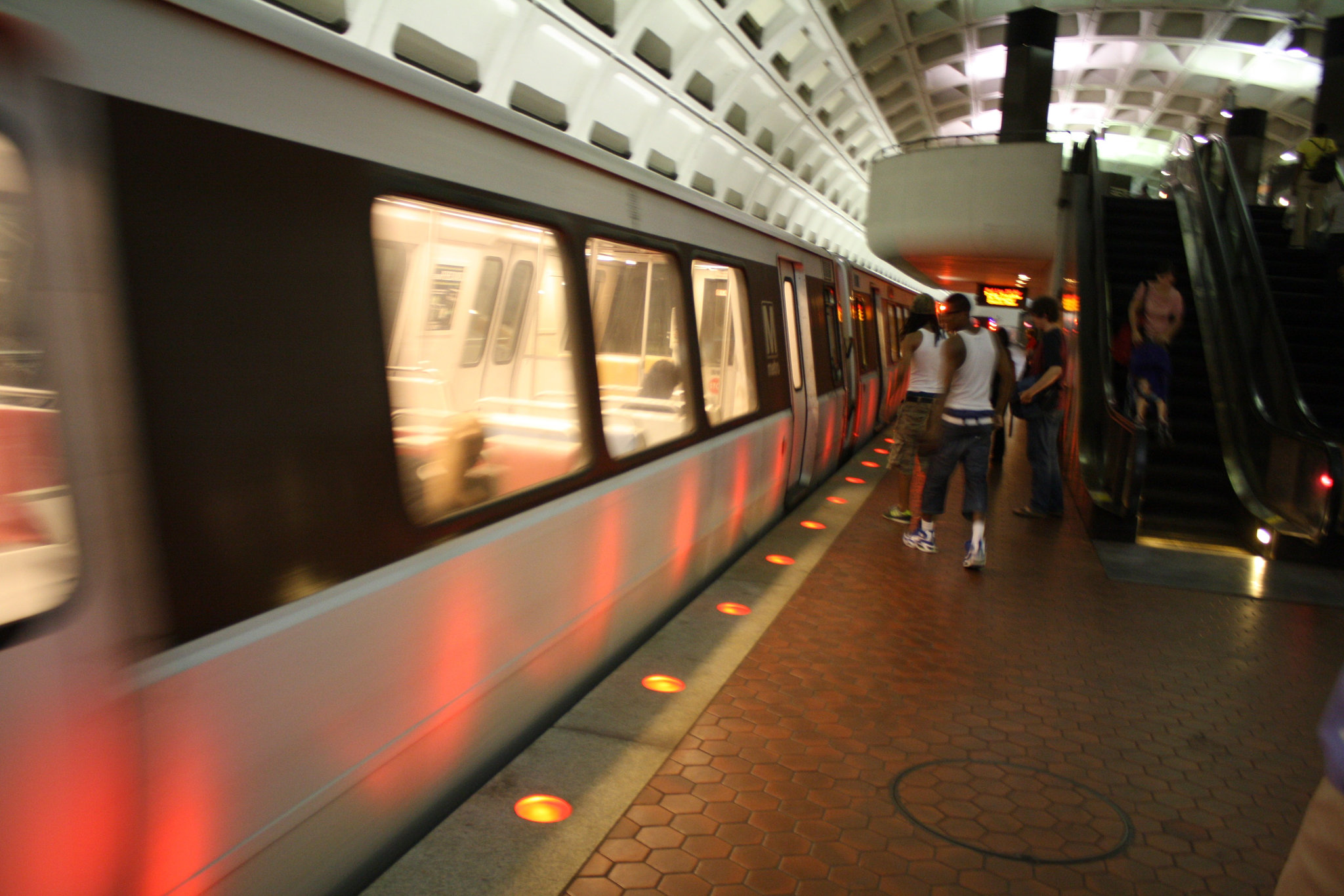 04.WMATA.EasternMarket.SE.WDC.24August2009