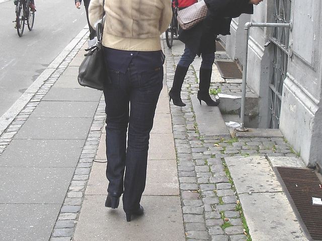 Bagels et bottes à talons hauts au menu / Bagels & booted Danish duo -  Copenhague / Copenhagen.  20 octobre 2008