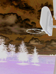 Nuages & basketball campagnard /  Clouds and country basket-ball -  12 juillet 2009 .  - Effet de négatif