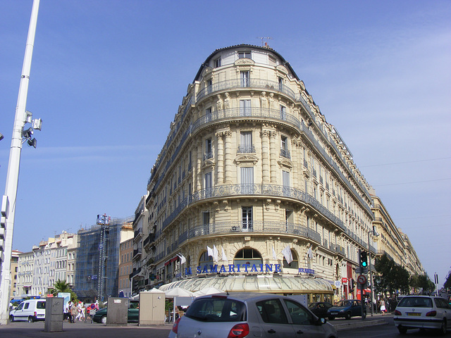 Vieux port Marseille :Angle Quai de Rive Neuve, Rue de la République