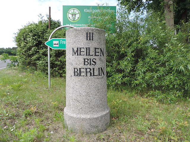 Meilenstein bei Glasow / Mahlow