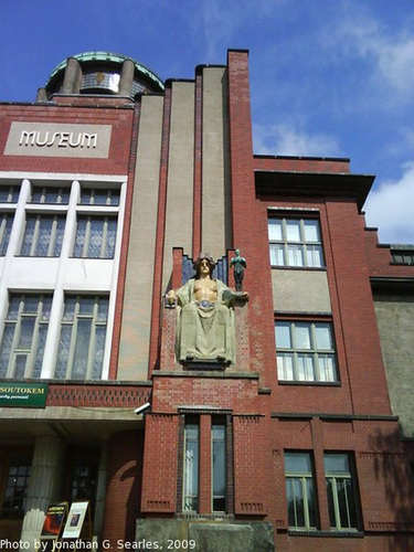 Statue on Muzeum vychodnich Cech, Hradec Kralove, Kralovehradecky kraj, Bohemia (CZ), 2009