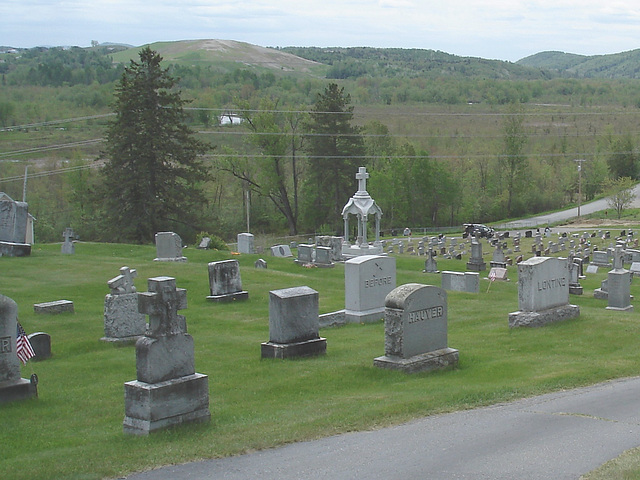 Cimetière pittoresque / Picturesque cemetery -  Newport, Vermont.  USA  /  États-Unis - 23 mai 2009