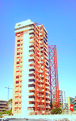 Puebla de Farnals (Valencia). Edificio arriostrado.