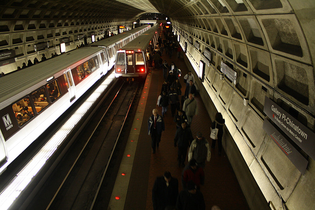 12.WMATA1.GalleryPlace.Chinatown.WDC.22December2009