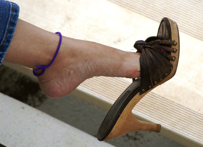 steve madden shoe dangle at the bleechers (F)