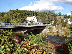 Pont et rivière /  Bridge and river  - Bartlett,  New Hampshire ( NH ) USA  - 10-10-2009-  Photo originale