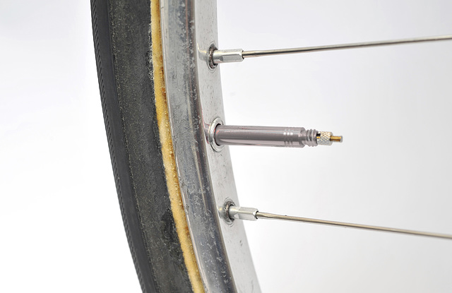 Fiamme Red Label rim from the early 1950s have a ferruled valve hole (2014)