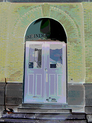 Grand Trunk door on one India st. / Porte du 1 rue India -  Portland USA.  11 octobre 2009- Négatif RVB postérisé