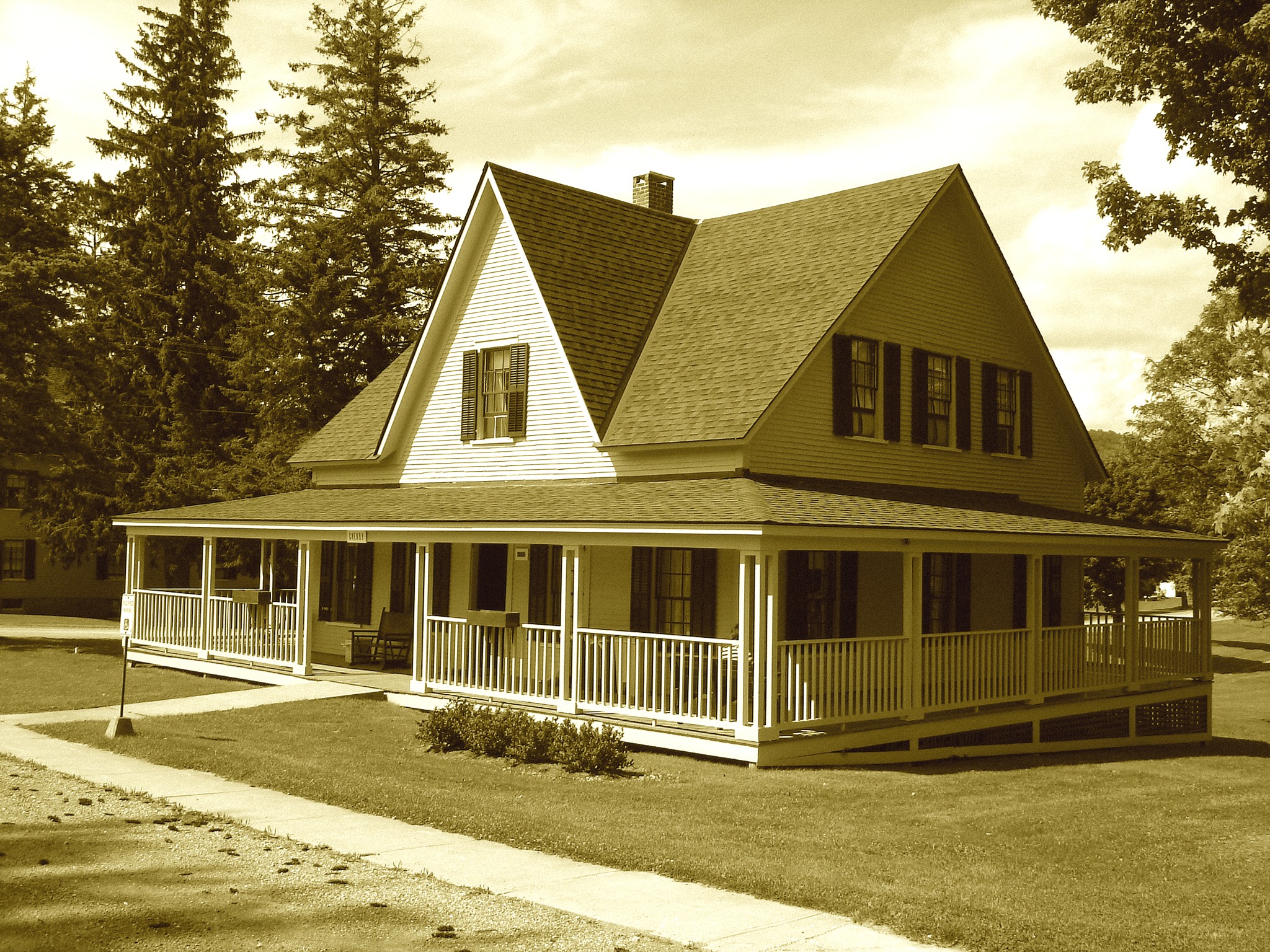 Campus Louise sur route 125. Green Mountains. Vermont , États-Unis / USA.  25 juillet 2009 -  Sepia