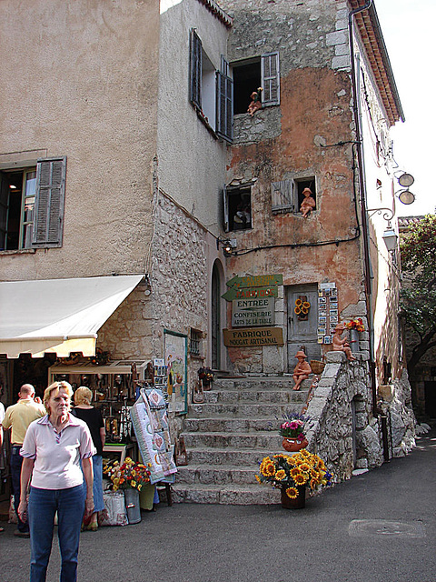 20061028 0790DSCw [F] Keramikfiguren, Gourdon, Cote d'Azur