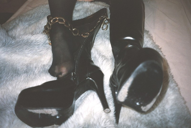 Mon amie Roxy avec permission - Bottes pour sérieuse discipline /  Bossy boots for serious discipline