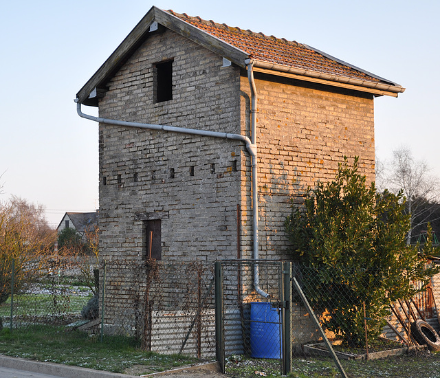 CABANE DE JARDIN A VERTUS