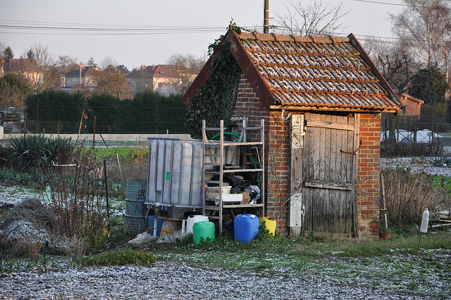 CABANE DE JARDIN A VERTUS