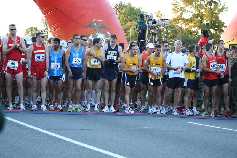 09.MCM34.RunnersStart.Route110.Arlington.VA.25October2009