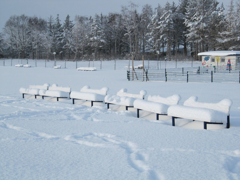 Bänke im Schnee