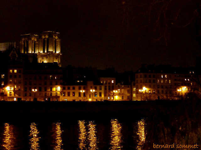 Notre-Dame veille sur son île