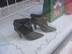 Bottines Limouxiennes à talons aiguilles /  Stiletto high-heeled short boots of Limoux -  Avec /with permission