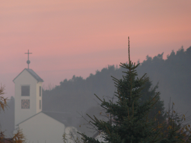 Kühles Morgenrot und Nebel