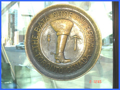 Porte d'entrée  /  Bata shoe museum - Toronto, Canada - Novembre 2005