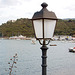 lanterno antaŭ buĥto - Laterne vor einer Bucht