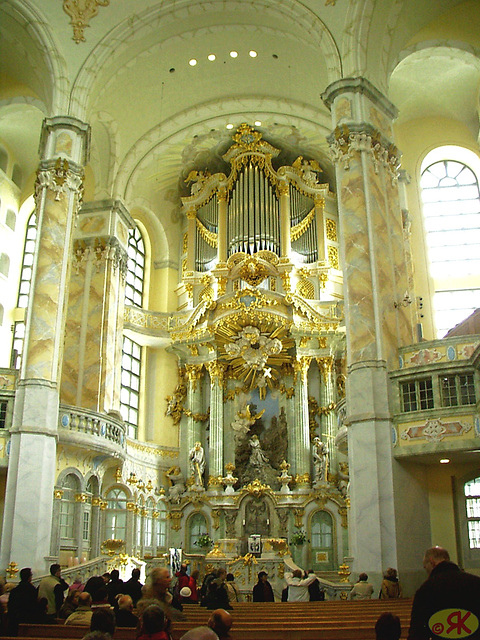 2006-04-05 01 Frauenkirche, innen
