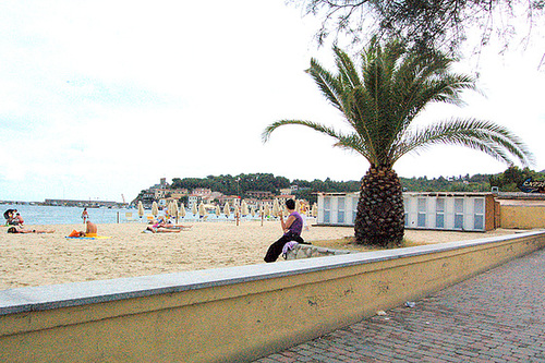 plaĝomureto- kleine Strandmauer