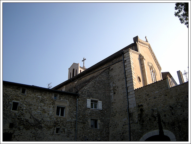 Au pied de l'église