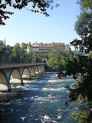 20050925 326DSCw [R~CH] Schaffhausen: Rheinfall, Schloss Laufen, Eisenbahn- und Füßgängerbrücke