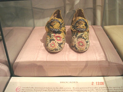 Bata shoe museum  - Brocades.  Toronto, CANADA. 2 novembre 2005