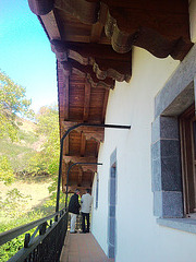 Balcón  con alero.