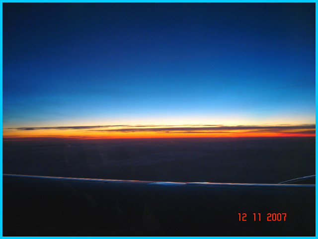 Sky colours / Couleurs aériennes -  Vol / Flight Amsterdam / Montréal .  Au départ /  Takeoff -  12 Nov 2007