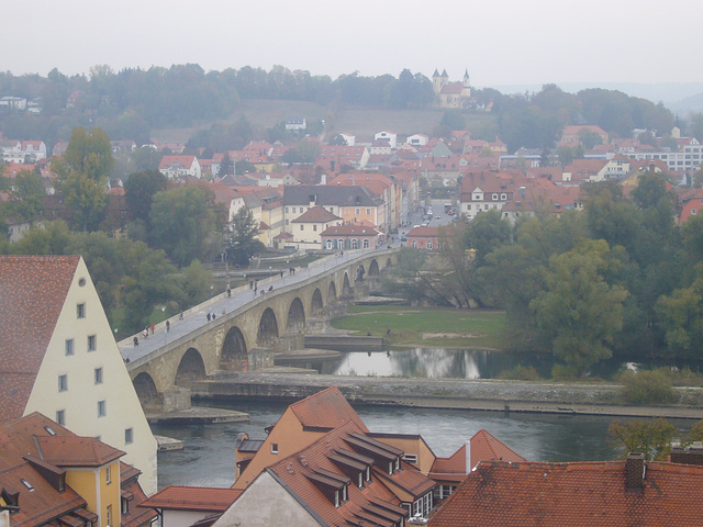 Regensburg - Blick zur Steinernen Brücke