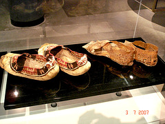 Chaussures archaïques sans prix /  - Archaic priceless flat shoes - Bata shoe Museum- Toronto, Canada / 3 juillet 2007