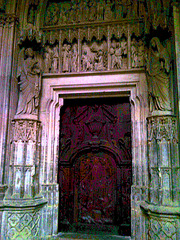 Catedral de Pamplona: puerta en el claustro.