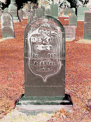 Whiting church cemetery. 30 nord entre 4 et 125. New Hampshire, USA. 26-07-2009-  Sweet RIP - Négatif RVB