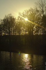 Herbstsonne am Kanal