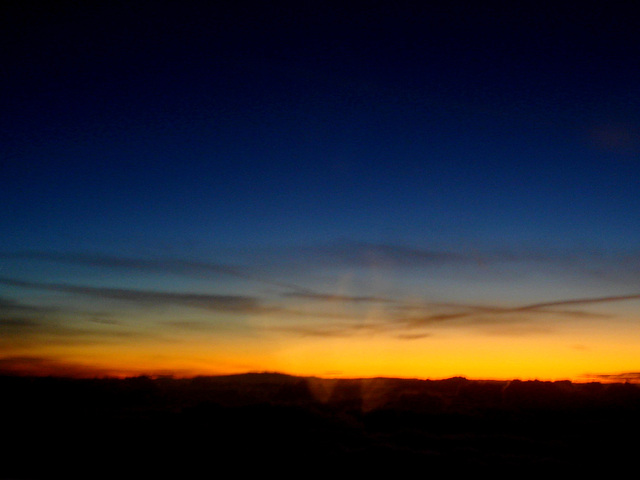 Sky colours / Couleurs aériennes -  Vol / Flight Amsterdam / Montréal .  Au départ /  Takeoff -  12 Nov 2007