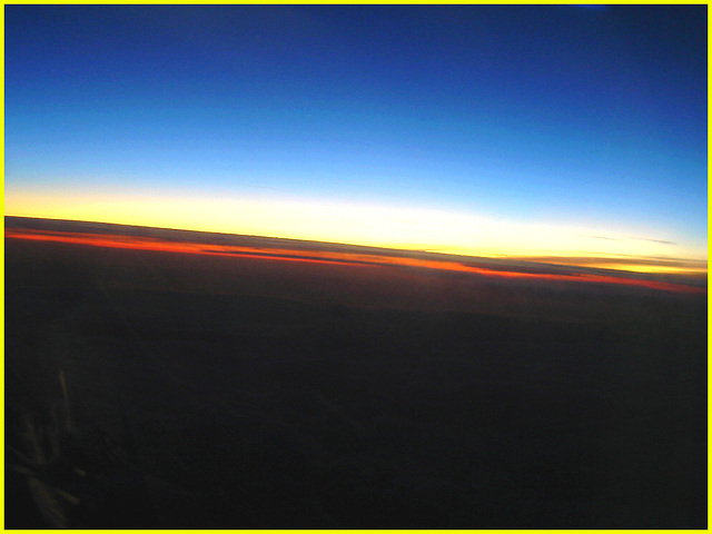 Sky colours / Couleurs aériennes -  Vol / Flight Amsterdam / Montréal .  Au départ /  Takeoff -  12 Nov 2007