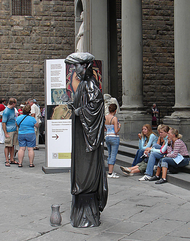20050916 093DSCw [I] Vor den Uffizien: Lebende Statue, Florenz, Toskana