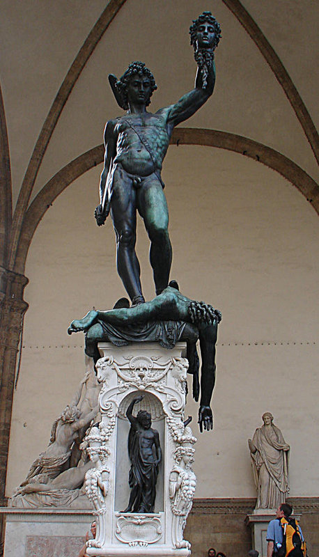 20050916 096DSCw [I] Loggia dei Lanzi: Perseus enthauptet Medusa, Florenz, Toscana