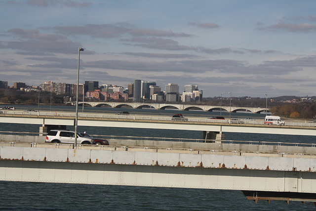 04.WMATA1.YellowLine.14thStreetBridge.WDC.7January2010