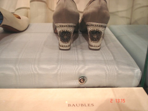 Bata shoe museum  - Baubles. Toronto, CANADA. 2 novembre 2005