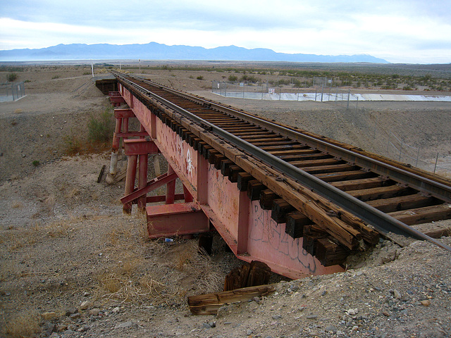 Eagle Mountain Railroad Crossing The Coachella Canal (5025)