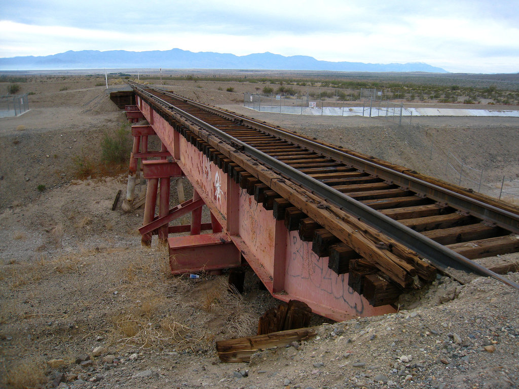 Eagle Mountain Railroad Crossing The Coachella Canal (5025)