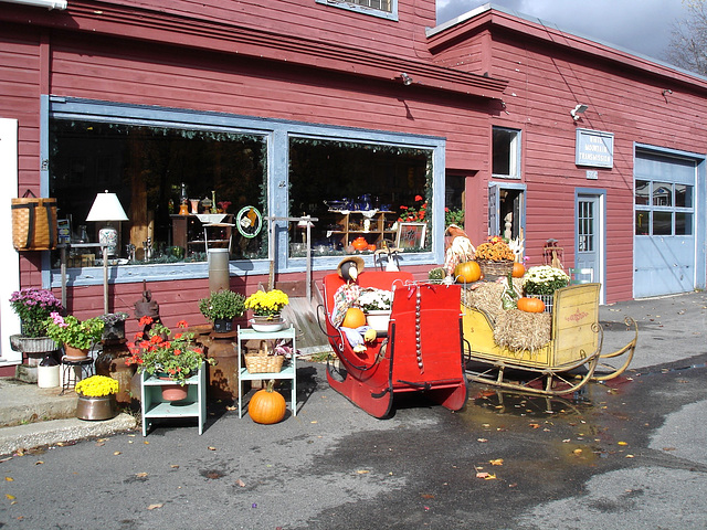 Antiques & white mountain transmission - Betlehem NH. USA. 10-10-2009