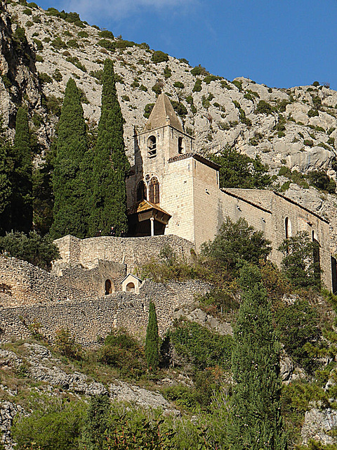 20061103 0894DSCw [F] Kirche, Moustiers-Ste.-Marie, Cote d'Azur