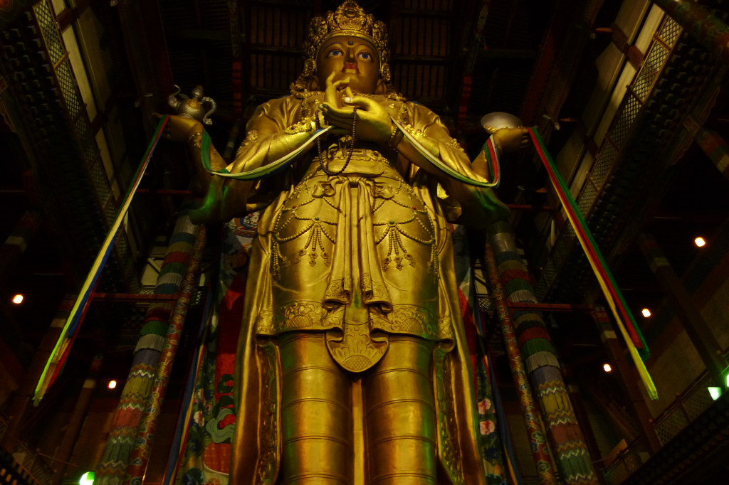 Avalokiteśvara ᠨᠢᠳᠦ ᠪᠡᠷ ᠦᠵᠡᠭᠴᠢ