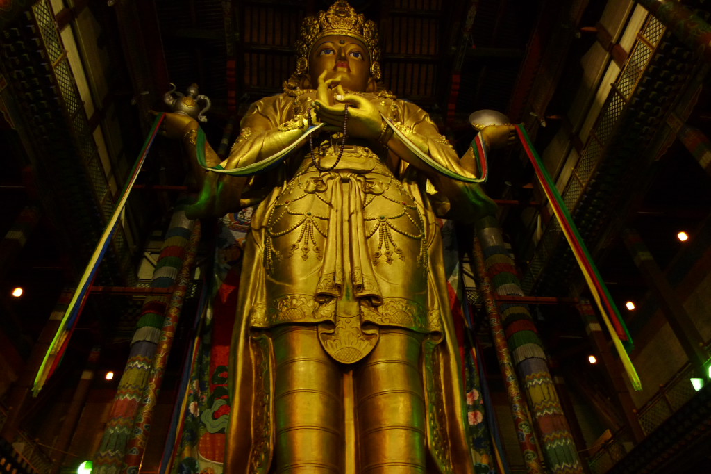 Avalokiteśvara ᠨᠢᠳᠦ ᠪᠡᠷ ᠦᠵᠡᠭᠴᠢ
