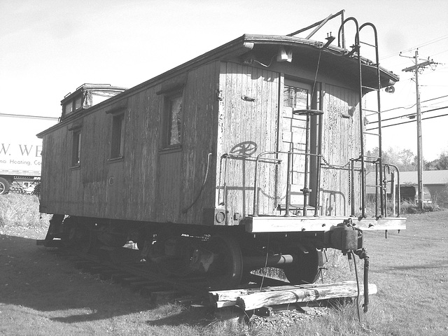 Train for nowhere /   Train pour nulle part -  St-Johnsbury. Vermont USA   /  12 octobre 2009- N & B